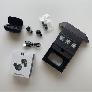 SOUNDPEATS TRUENGINE SE TRUE WIRELESS EARBUDS — LIKE NEW CONDITION — THUMPY BASS